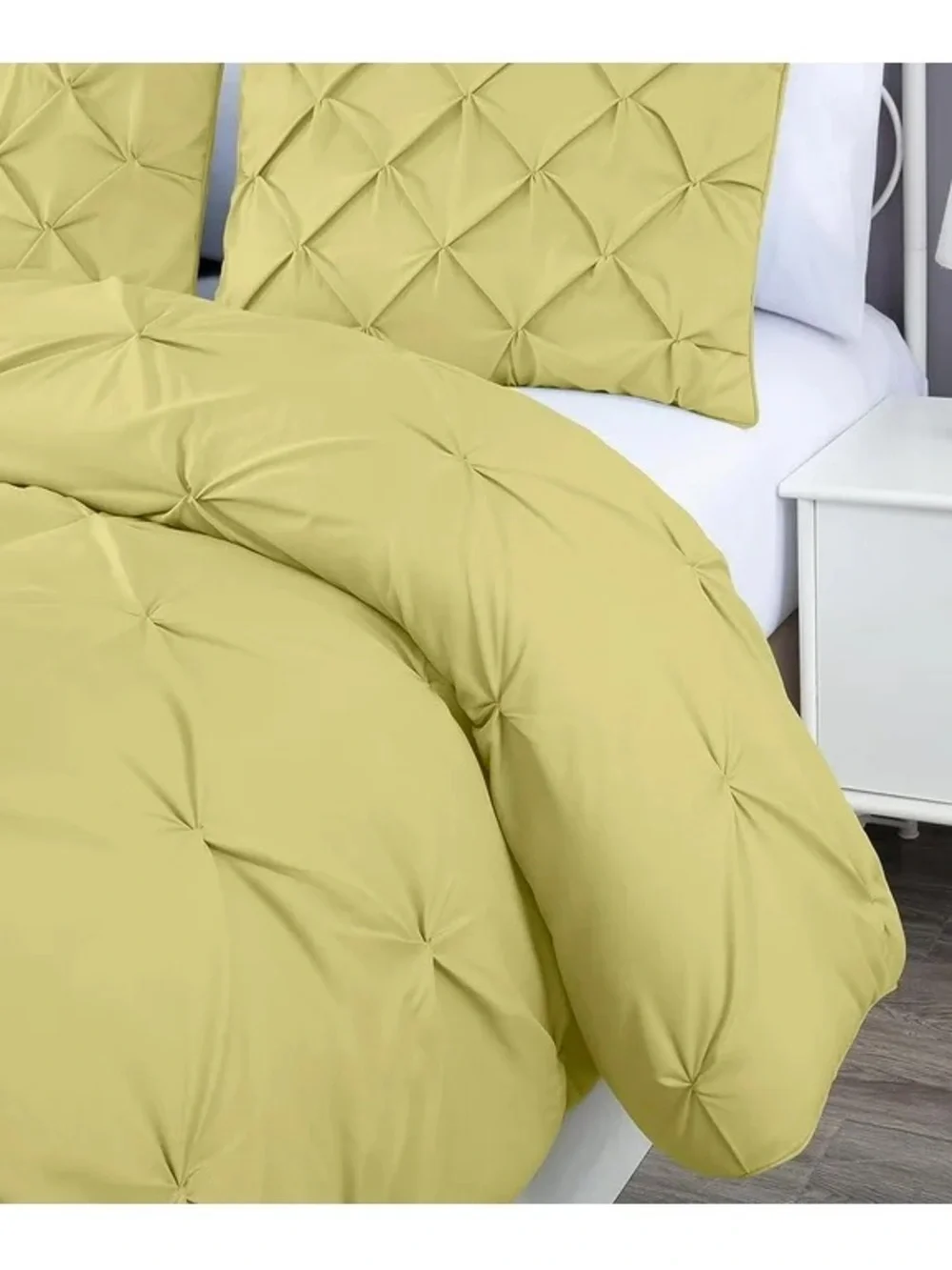 Pastel yellow queen 3 piece Pintuck Comforter Set